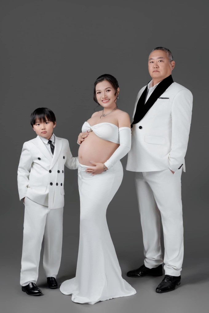 Quỳnh Trần JP sinh con gái thứ 2 ở Nhật bé Sa vừa lên chức anh hai