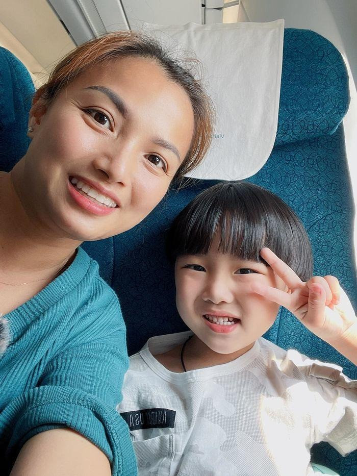 Quỳnh Trần JP sinh con gái thứ 2 ở Nhật bé Sa vừa lên chức anh hai