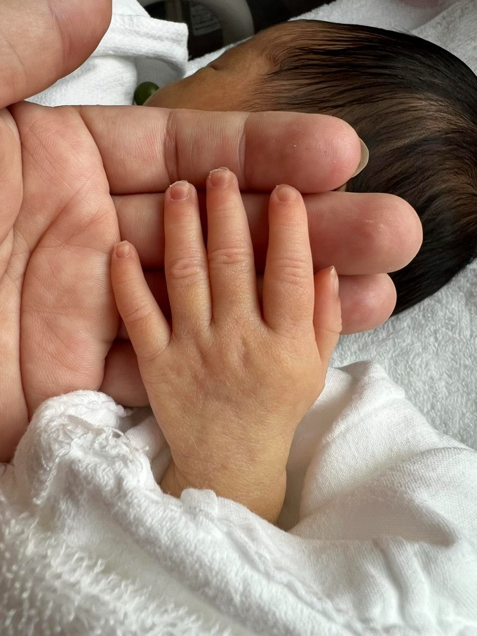 Quỳnh Trần JP sinh con gái thứ 2 ở Nhật bé Sa vừa lên chức anh hai