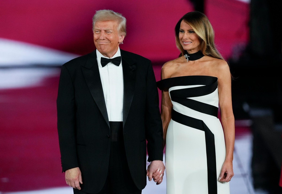 Thỏa thuận giữa bà Melania Trump và tỷ phú Amazon ảnh 2