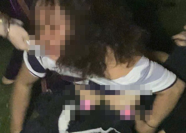 Thông tin mới vụ người phụ nữ bị lột đồ, đổ nước mắm ở Lâm Đồng ảnh 1