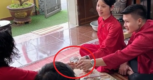 Chu Thanh Huyền bị chê lố thiếu lễ phép khi làm đẹp cho mẹ chồng