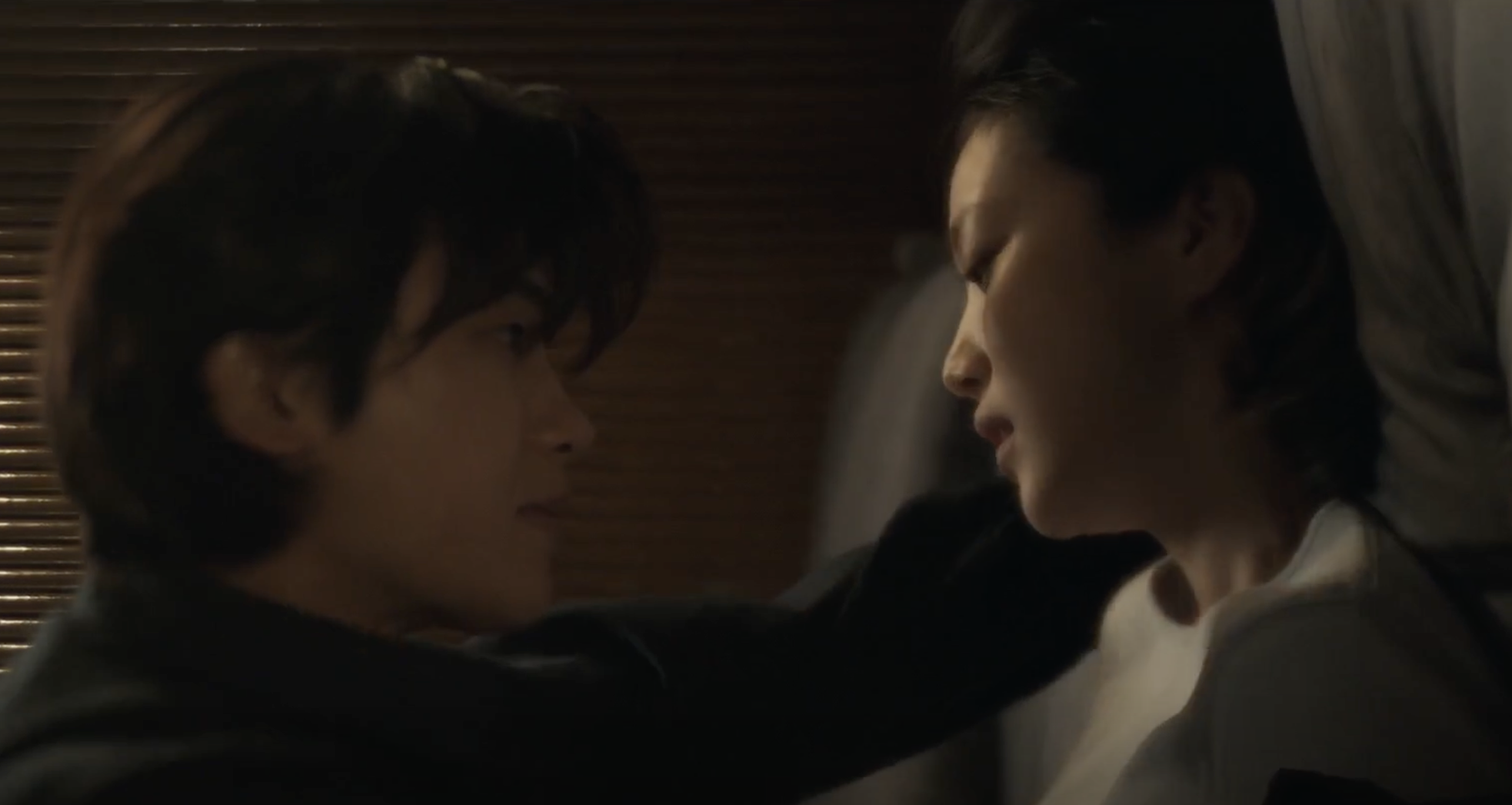 Cảnh ân ái gây bão tranh cãi ảnh 2