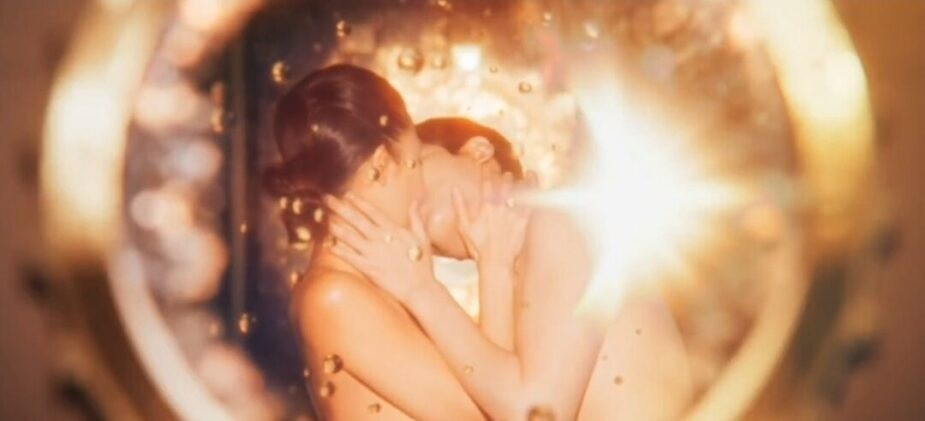 Cảnh ân ái gây bão tranh cãi ảnh 7