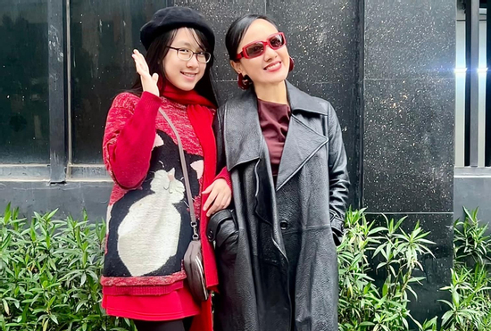 Con gái BTV Hoài Anh gây chú ý ở tuổi 14