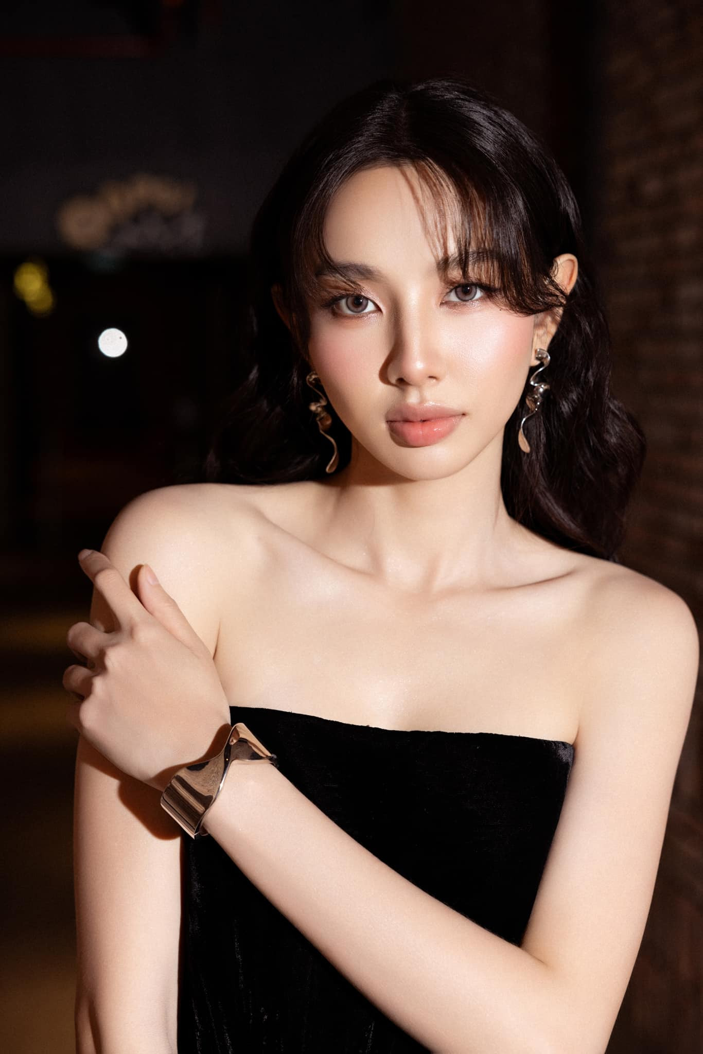 Hoa hậu Thùy Tiên phản ứng lời chê ‘nhạt nhẽo không biết lượng sức’