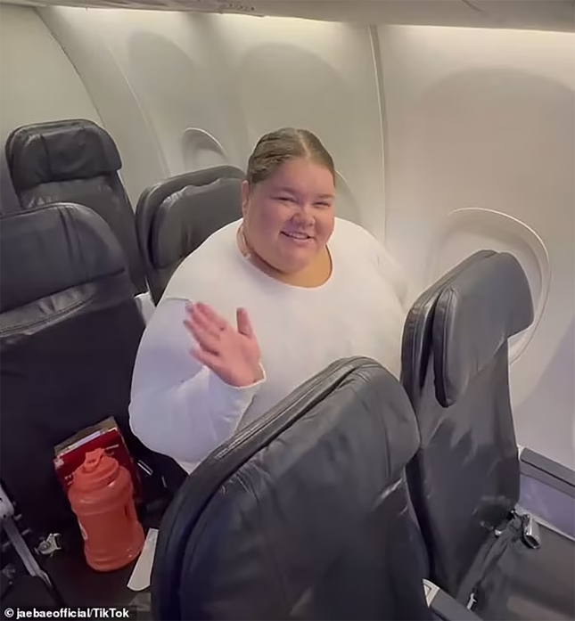 Tranh cãi việc tính phí chỗ ngồi trên máy bay với người béo ảnh 2