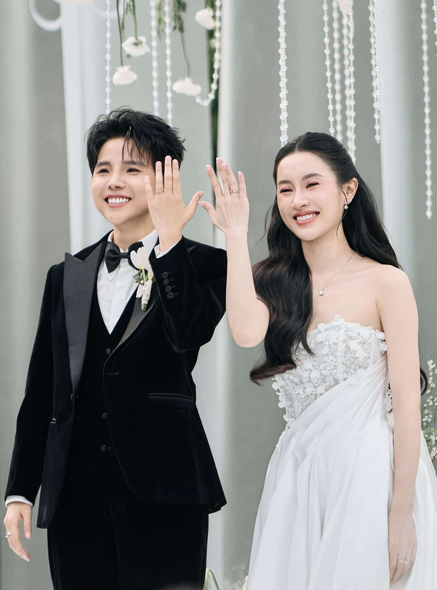 Vợ Vũ Cát Tường có thái độ lạ sau lễ thành đôi fans lo lắng hóng nguyên nhân