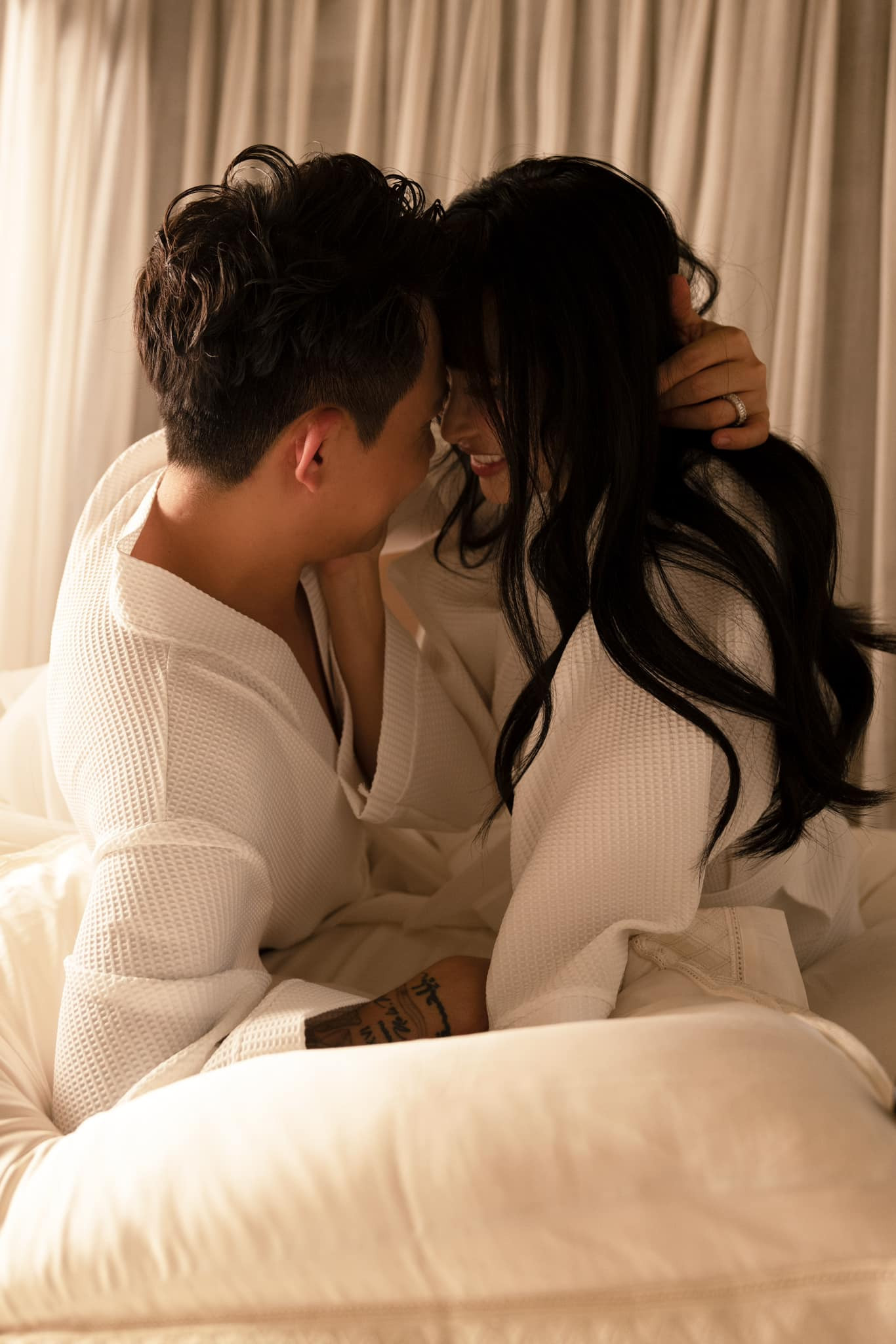 Loạt ảnh nóng bỏng mắt của đại gia Minh Nhựa bên vợ 2 nhìn ngượng chín mặt