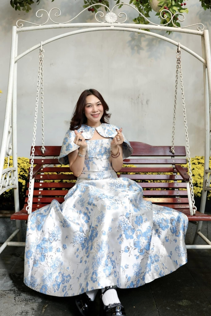 Mỹ Tâm đi dép tổ ong, mặc quần jean rách thăm vườn - Ảnh 9.