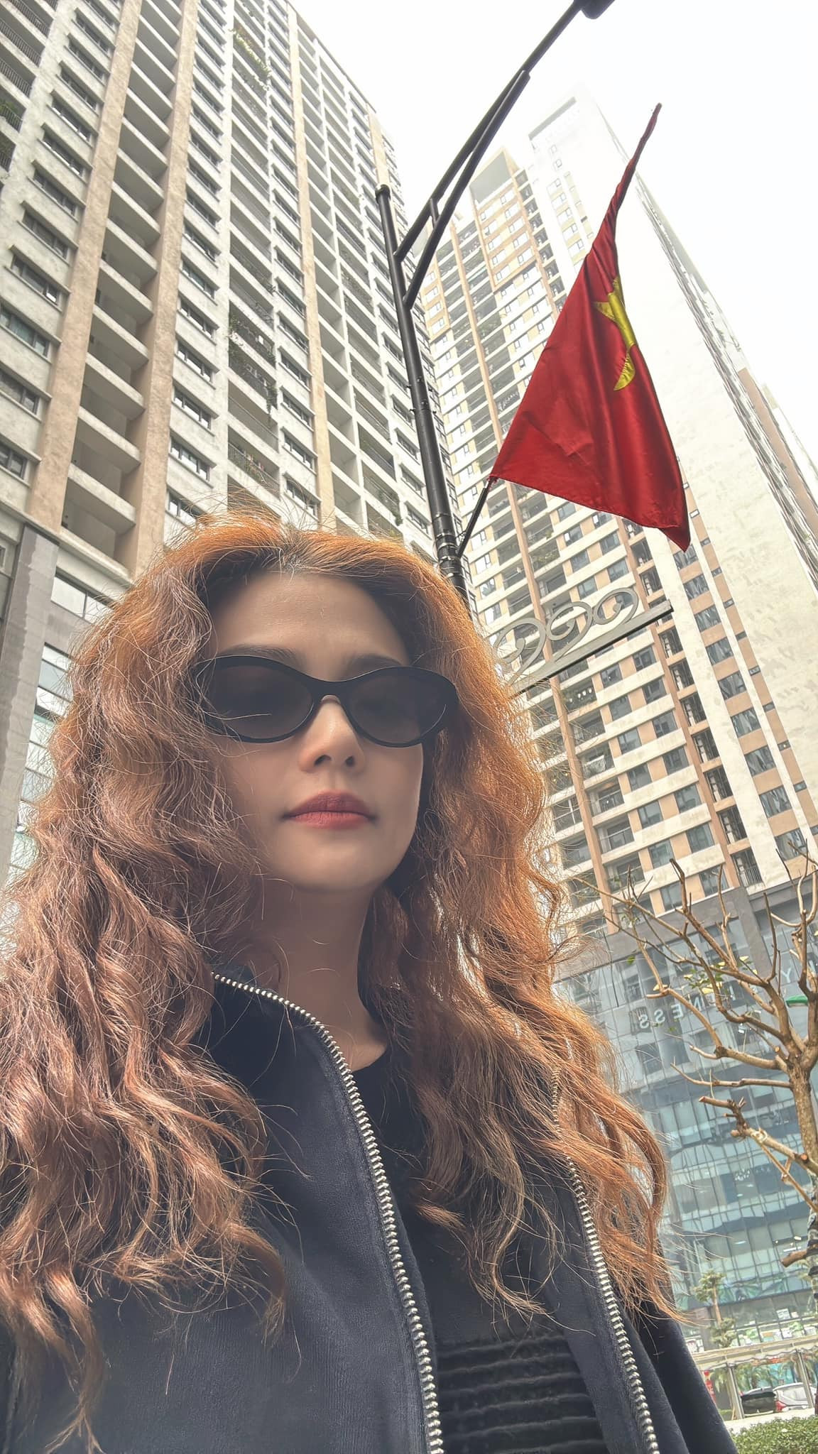 Nhan sắc khác lạ của nữ diễn viên 'Phía trước là bầu trời'- Ảnh 4.