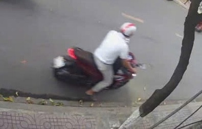 Nóng Á hậu Hông Đăng tung clip bị sàm sỡ ngay giữa đường