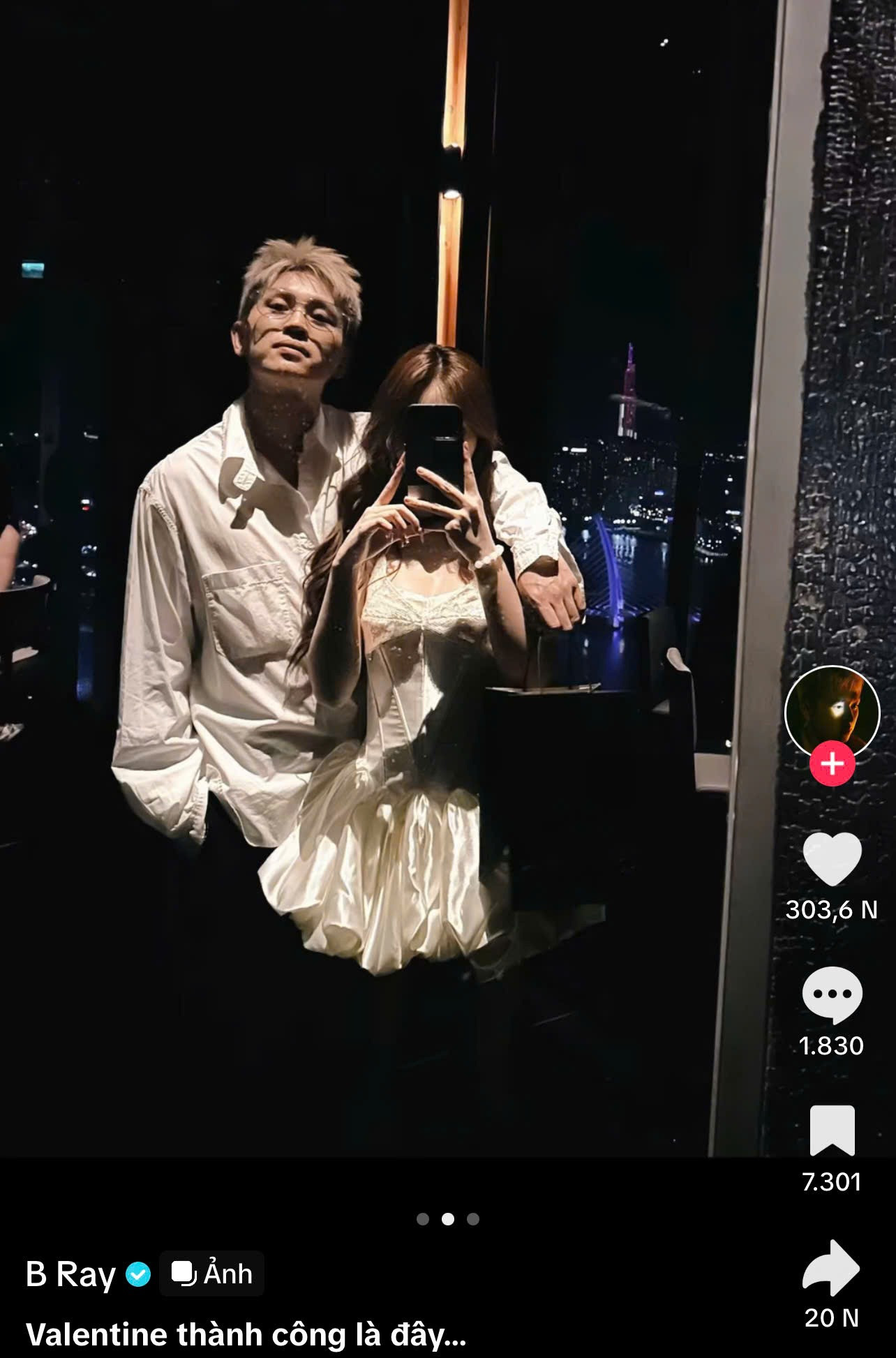 Bạn thân trượt tay để lộ nhan sắc ngoài đời của