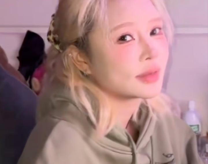 Gu Xixi nổi lên với loạt clip gây tranh cãi như livestream nuốt bóng bàn. (Ảnh: Douyin)