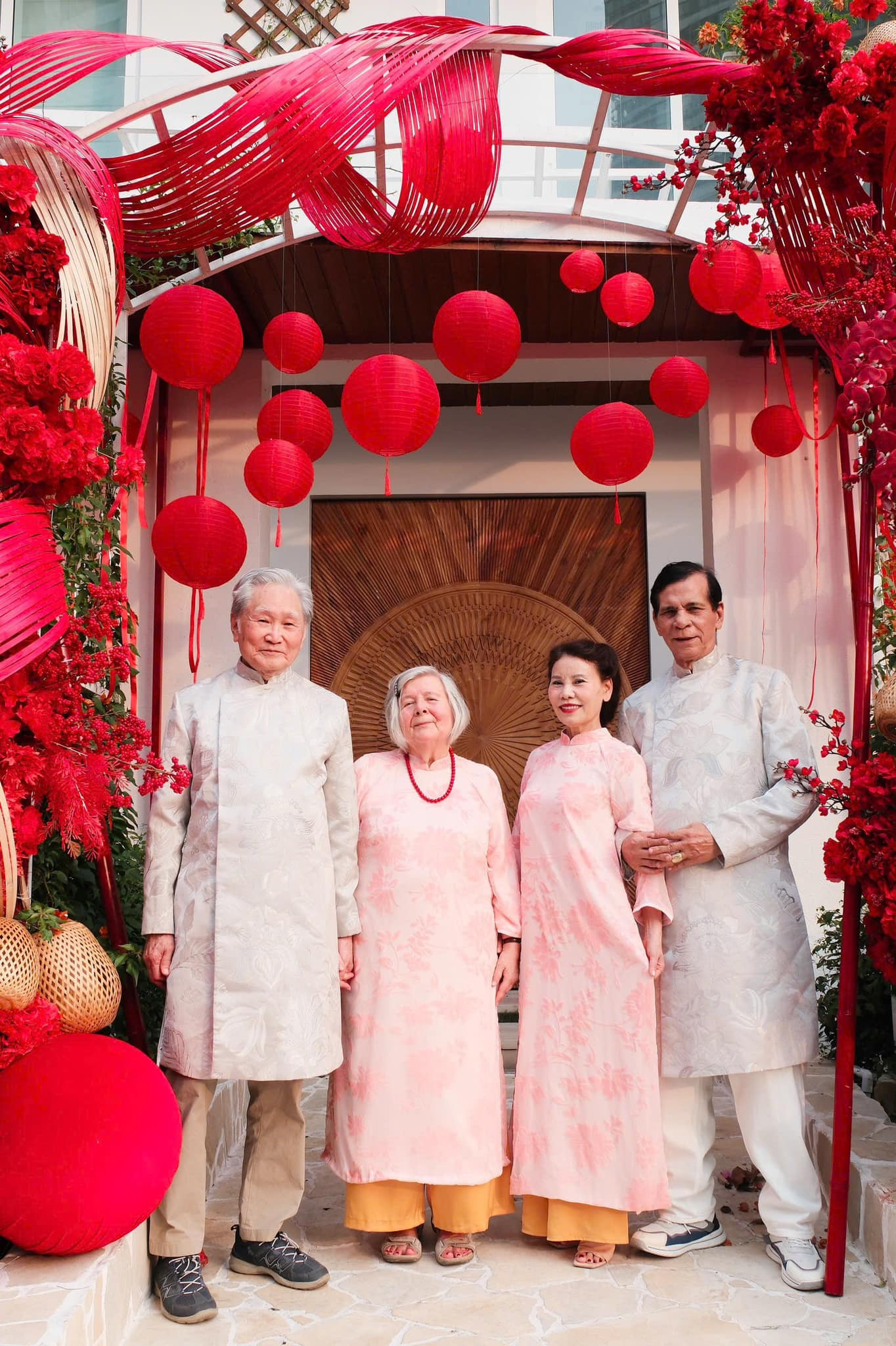 Loạt ảnh hé hộ quan hệ thông gia nhà Hà Hồ – Kim Lý