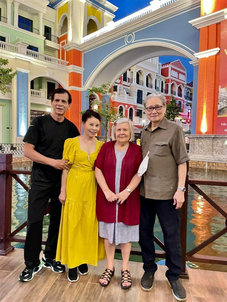 Loạt ảnh hé hộ quan hệ thông gia nhà Hà Hồ – Kim Lý