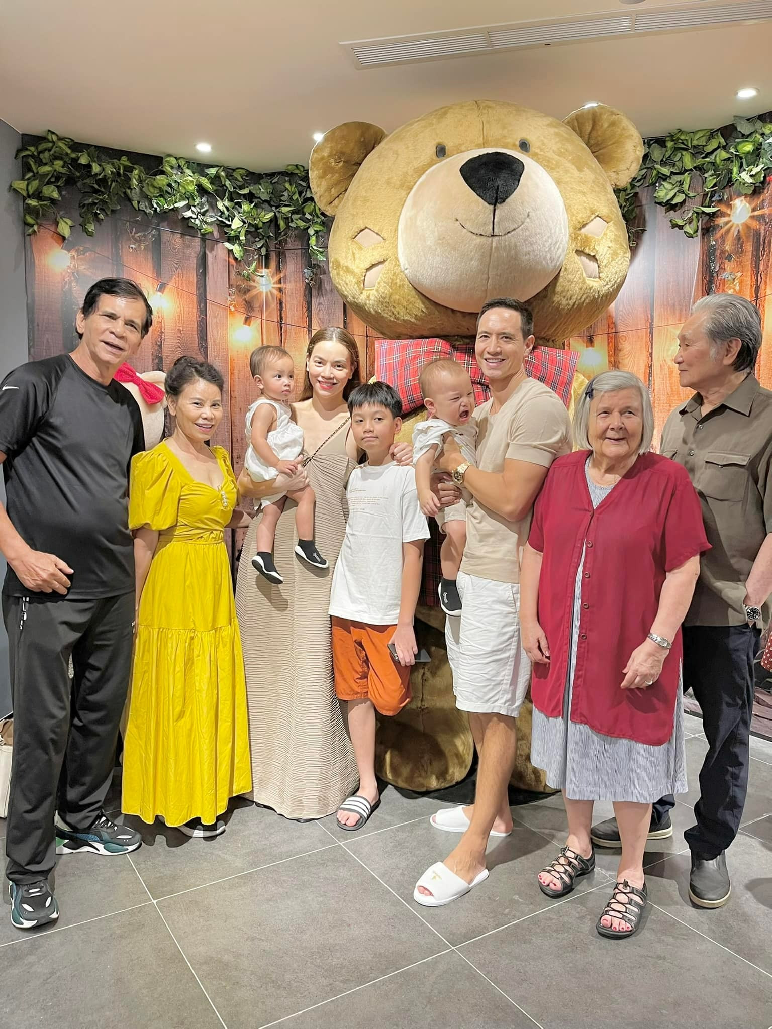 Loạt ảnh hé hộ quan hệ thông gia nhà Hà Hồ – Kim Lý