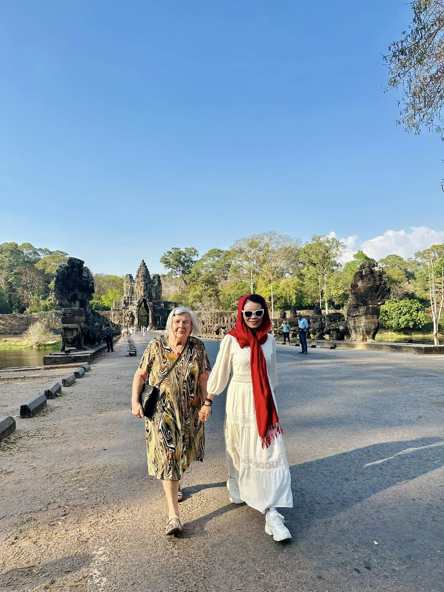 Loạt ảnh hé hộ quan hệ thông gia nhà Hà Hồ – Kim Lý