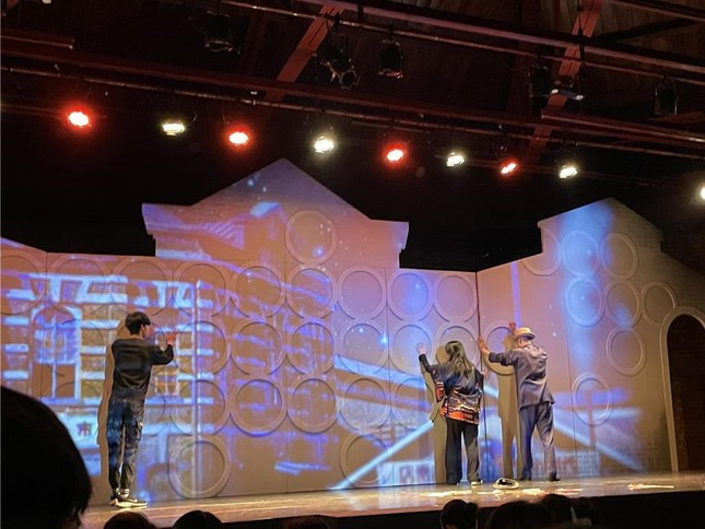 Sập sân khấu kịch ảnh 1