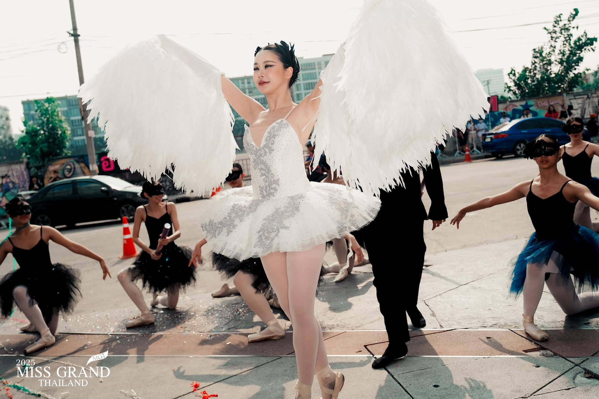 Thí sinh Hoa hậu Hòa bình Thái Lan làm lố ảnh 17