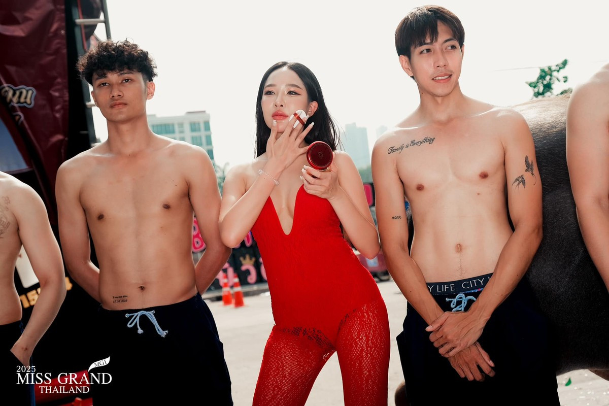 Thí sinh Hoa hậu Hòa bình Thái Lan làm lố ảnh 8