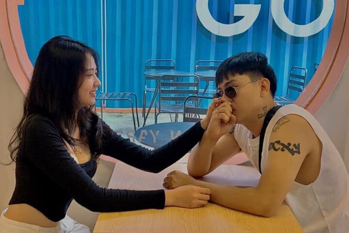 Cả hai khá kín tiếng từ khi công khai tình cảm.