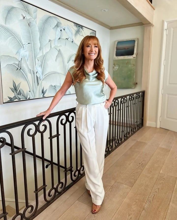 Đã U80 nhưng nữ diễn viên vẫn rất trẻ trung. (Ảnh: Instagram/Janeseymou)