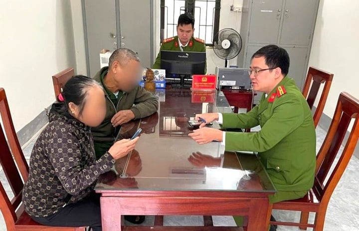 Ông C.V.H và bà P.T.T đến trình báo cơ quan Công an