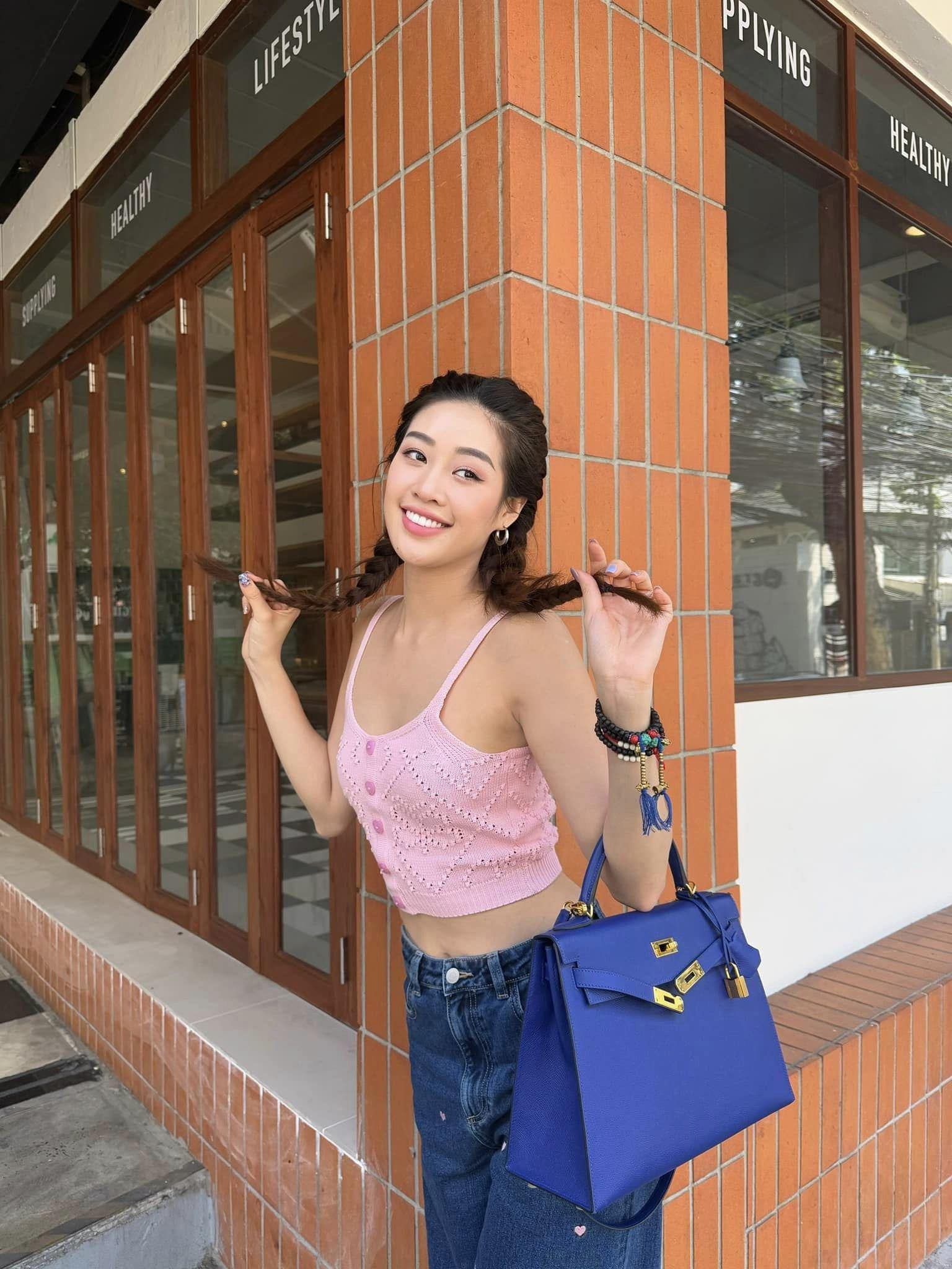 Hoa hậu Khánh Vân diện túi hơn nửa tỷ đồng đại gia ngầm mới của vbiz