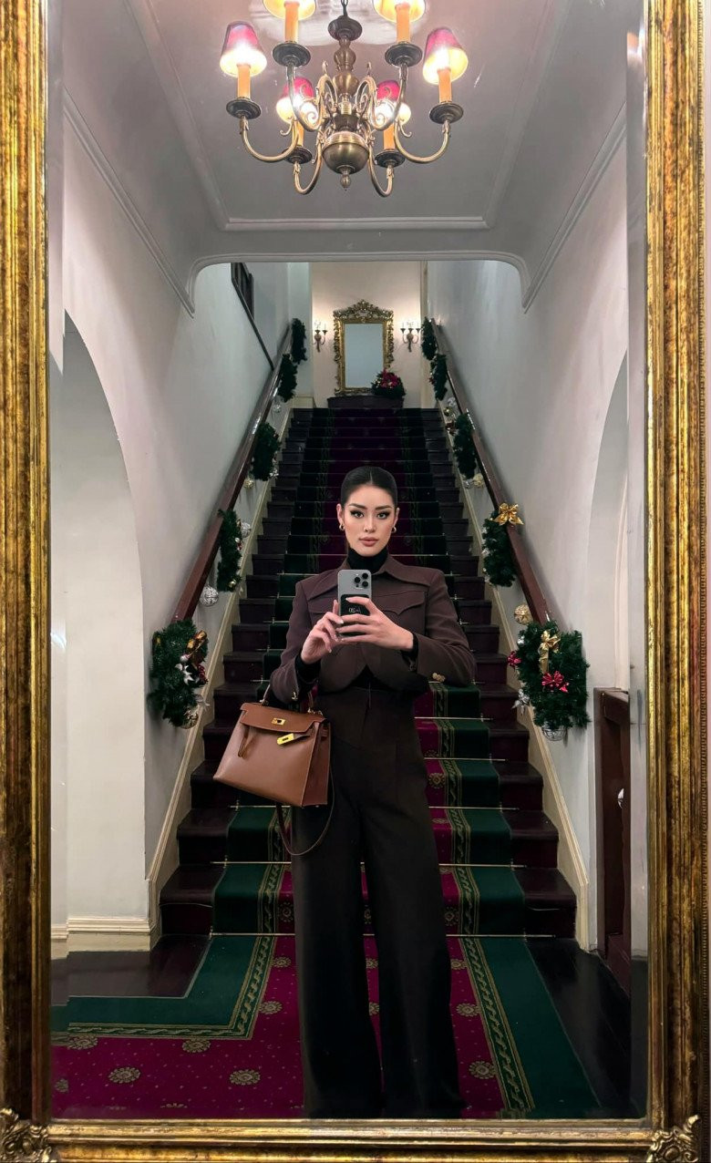 Hoa hậu Khánh Vân diện túi hơn nửa tỷ đồng đại gia ngầm mới của vbiz