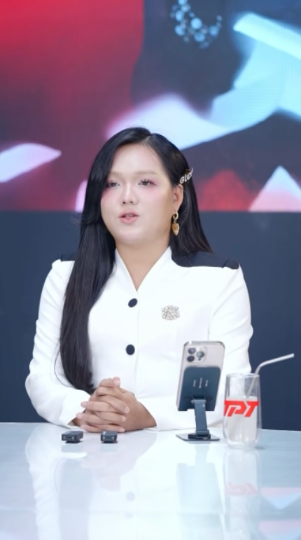 Phạm Thoại livestream mang cả thùng sao kê sẽ đăng đủ bill các khoản tiền lên MXH