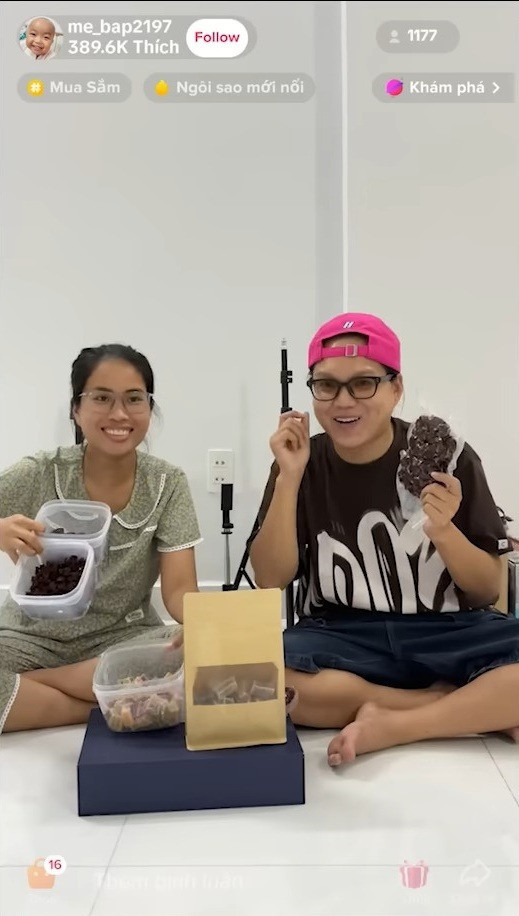 Phạm Thoại livestream mang cả thùng sao kê sẽ đăng đủ bill các khoản tiền lên MXH