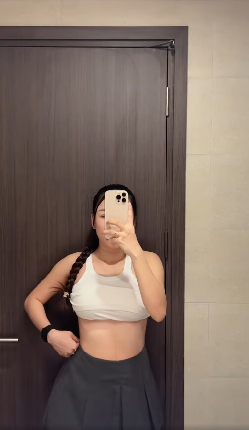 Bà xã thủ môn Đặng Văn Lâm gây choáng với ngoại hình 7 ngày sau sinh