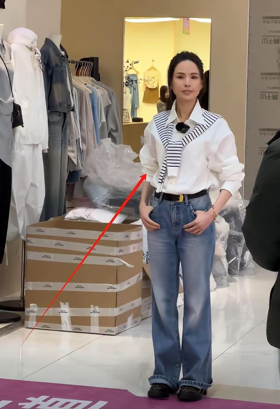 Cận cảnh nhan sắc Lý Nhược Đồng U60 qua cam thường