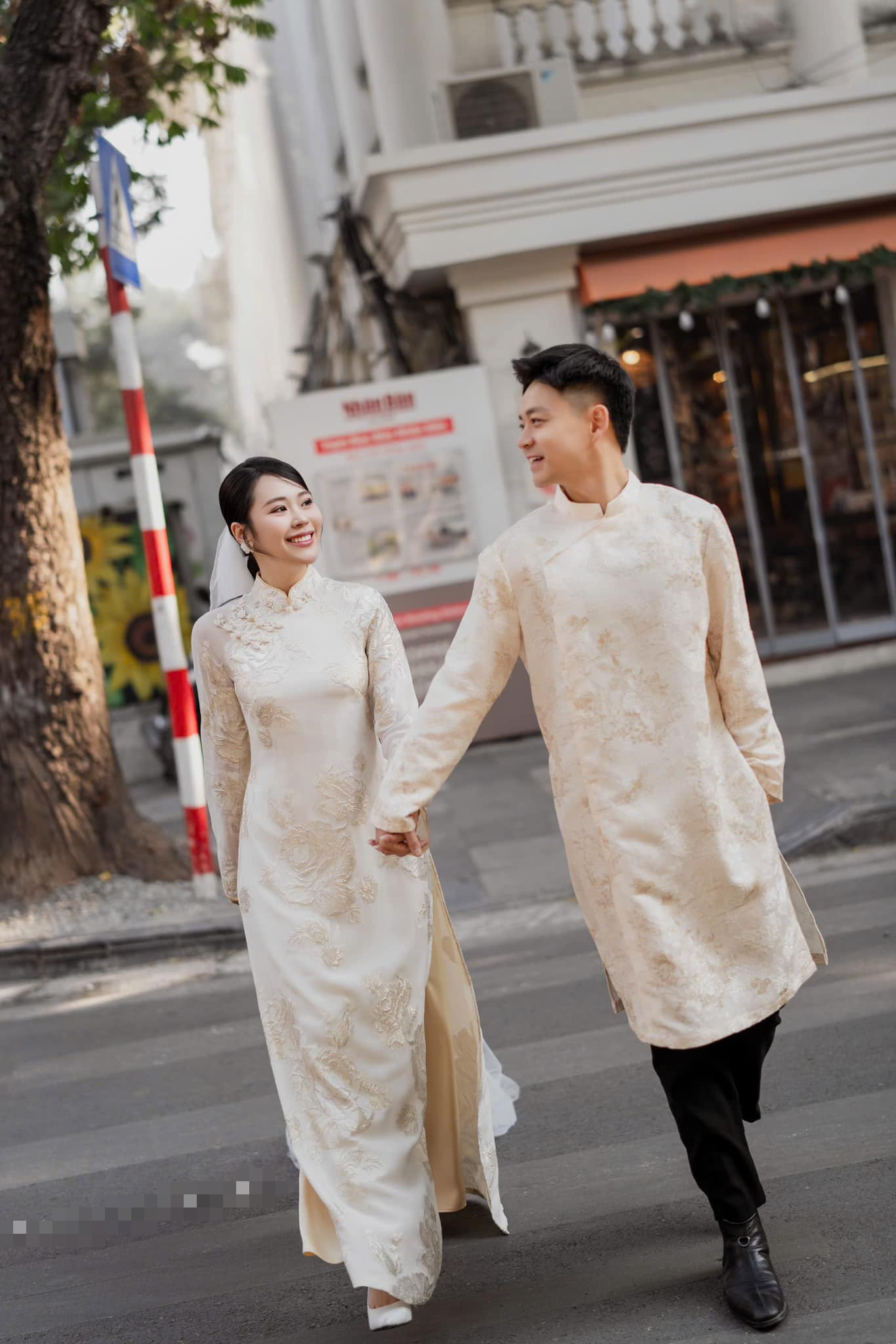 Con trai cố NSND Hoàng Dũng khoe ảnh cưới nhận 'mưa lời khen' từ dàn diễn viên VFC - Ảnh 3.