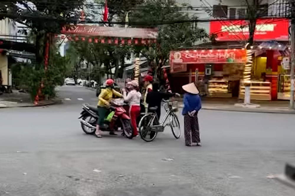 trinh van bo.00_53_23_11.Still005.jpg