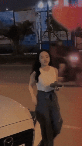 Vợ giám đốc của Xuân Trường hiếm hoi lộ diện 5 giây thể hiện rõ xinh còn giàu