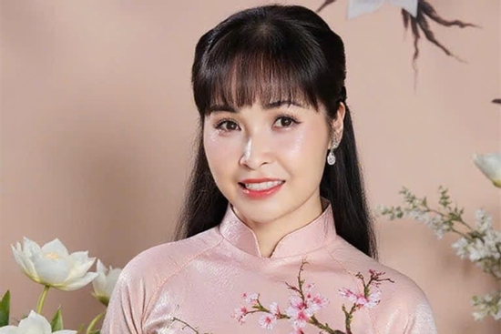 'Ca sĩ nhà trăm tỷ' 26 năm chưa từng hát qua đêm, bị bầu show ăn chặn cát-sê