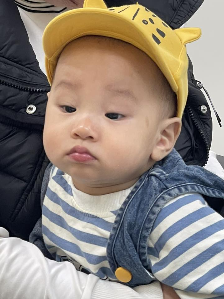 Cặp song sinh nhà Phương Oanh - Shark Bình đi tiêm cũng gây sốt vì quá ngộ nghĩnh - Ảnh 5.