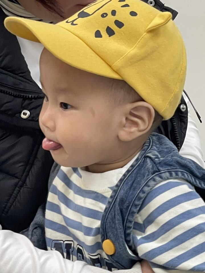 Cặp song sinh nhà Phương Oanh - Shark Bình đi tiêm cũng gây sốt vì quá ngộ nghĩnh - Ảnh 4.