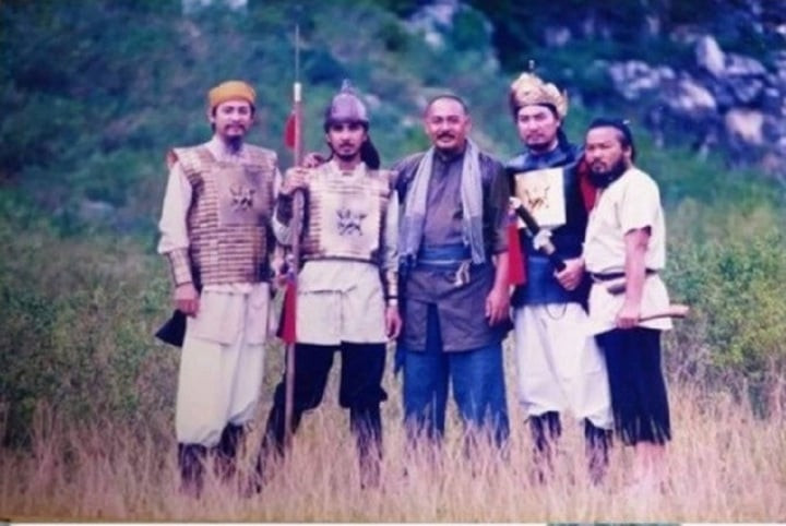 Huỳnh Anh Tuấn (ngoài cùng bên trái) trong phim