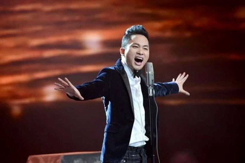 Tùng Dương là một trong những giọng ca đặc biệt của âm nhạc Việt Nam. Nam ca sĩ có đời tư khá kín tiếng, vợ chồng anh hiếm khi chia sẻ cuộc sống đời thường hoặc khoe khoang tài sản. Thế nhưng, qua những bức ảnh mà anh đăng tải trên trang cá nhân, ngôi nhà của gia đình anh cũng được hé lộ.