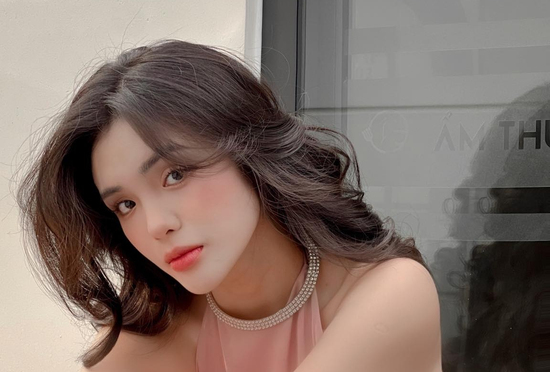 Mỹ nhân Việt đổi đời chỉ nhờ 1 cái bĩu môi, cả body lẫn nhan sắc đều thăng hạng đỉnh cao sau 8 năm