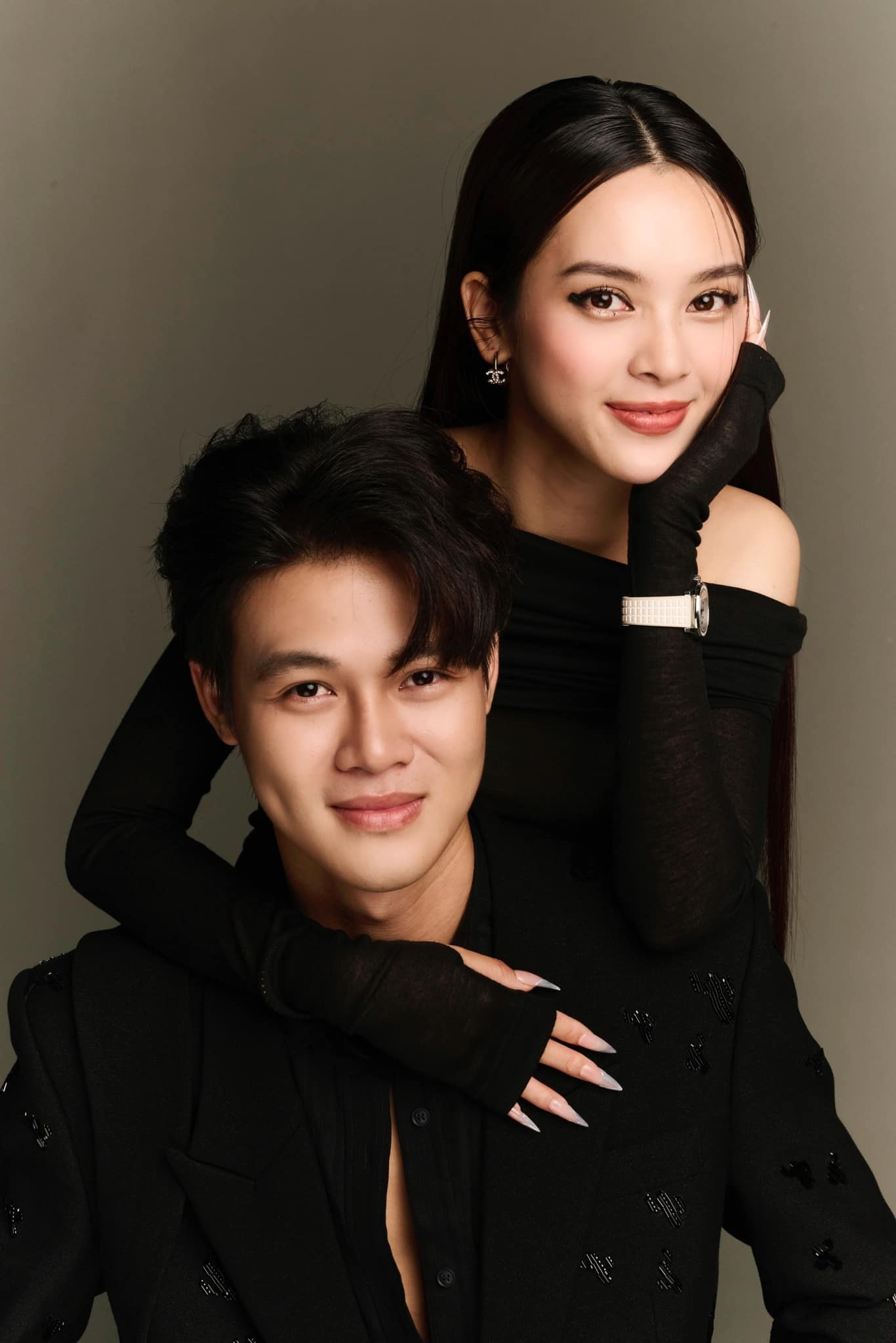Quỳnh Lương lộ rõ bụng bầu trước ngày theo thiếu gia Tiến Phát về dinh