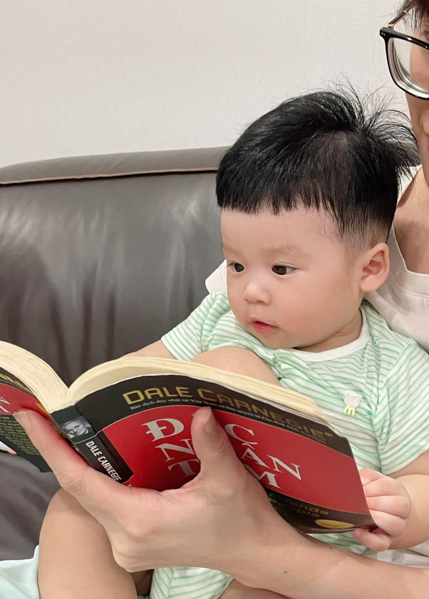 Sam khoe cặp song sinh cưng xỉu đáp khéo câu hỏi danh tính chồng Hàn