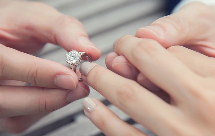 toi tu choi loi cau hon cua ban trai sau 3 nam yeu nhau vi ly do nay hinh anh 1