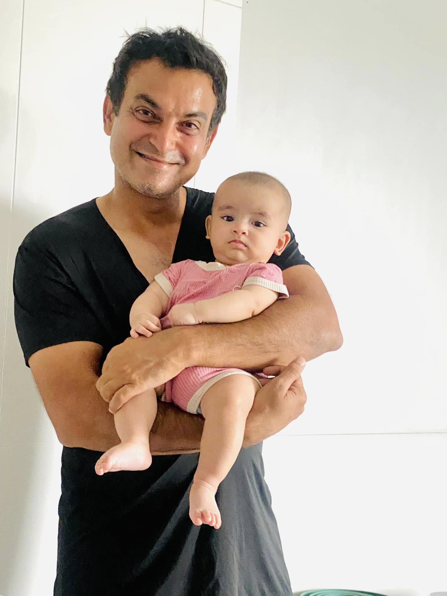 Võ Hạ Trâm than thở hói đầu nhưng 2 nhóc tỳ giống bố Ấn Độ như lột mới chiếm sóng