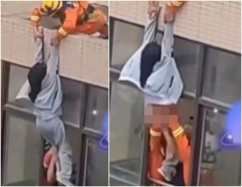 Khi các lính cứu hỏa khác cố gắng kéo cô trở lại bên trong, một người vô tình kéo tuột quần dài của cô, để cô chỉ còn lại đồ lót. Ảnh: SET News.