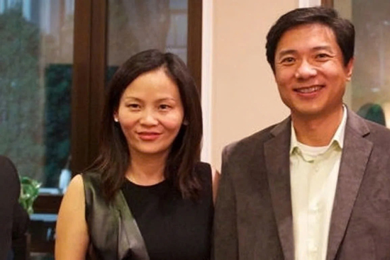 Chuyện tình 'sét đánh' của cặp đôi tài sắc quyền lực trong làng công nghệ