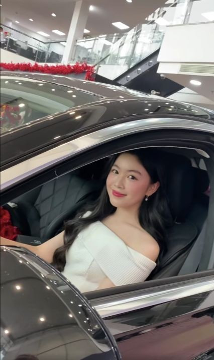 Con gái Quyền Linh bị soi ngoại hình khác lại sau tranh cãi 19 tuổi mua xe 9 tỷ